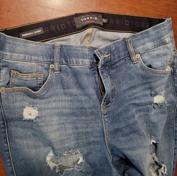 Torrid Premium Bombshell Skinny Jeans,Size 16R - Picture 7 of 7